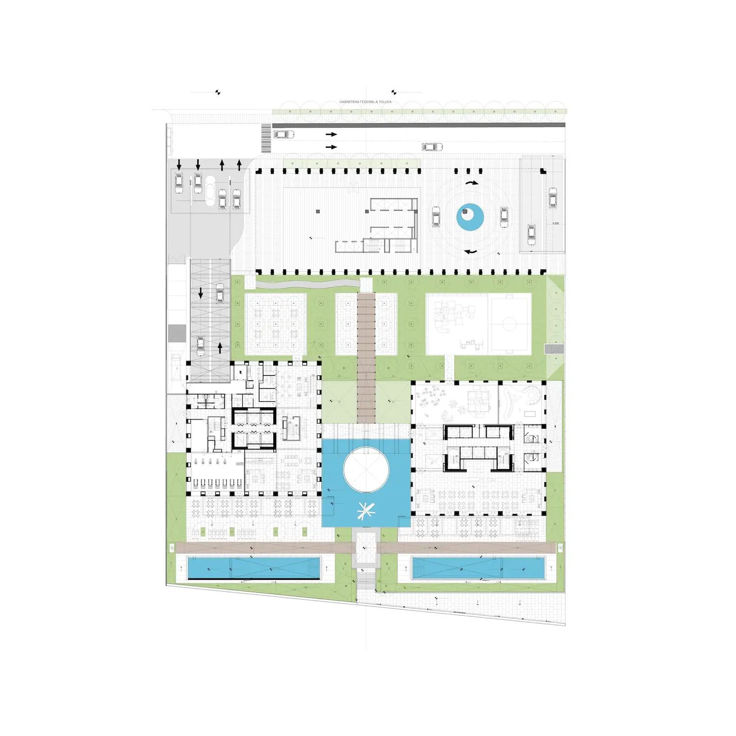 Plano arquitectónico que muestra un recinto rectangular con dos edificios principales, patios centrales, caminos, piscinas, espacios verdes, zona de aparcamiento en la parte superior y diversas salas rotuladas en blanco y negro.
