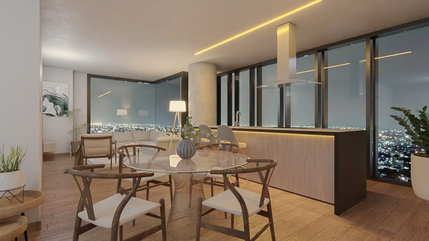 Interior de apartamento moderno por la noche, con ventanas del suelo al techo que muestran las luces de la ciudad, una mesa de comedor de cristal con sillas de madera, plantas, suelos de madera y una cocina abierta con una suave iluminación amarilla.