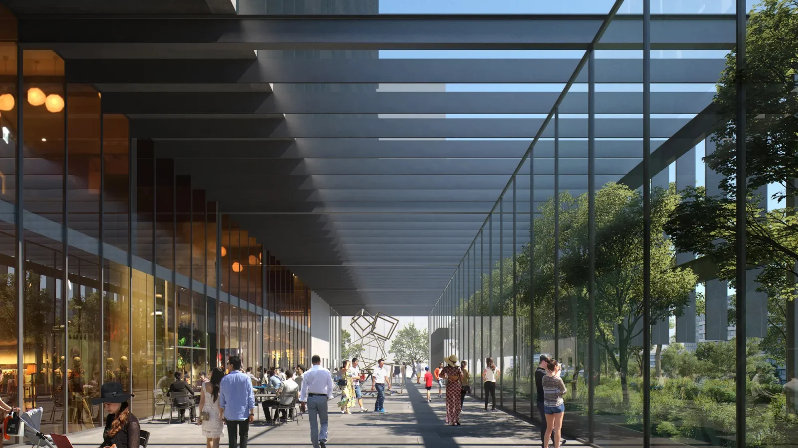 La gente pasea y se sienta en mesas bajo una moderna estructura al aire libre con paredes de cristal, junto a un parque verde con árboles y una escultura geométrica, disfrutando de un día soleado.